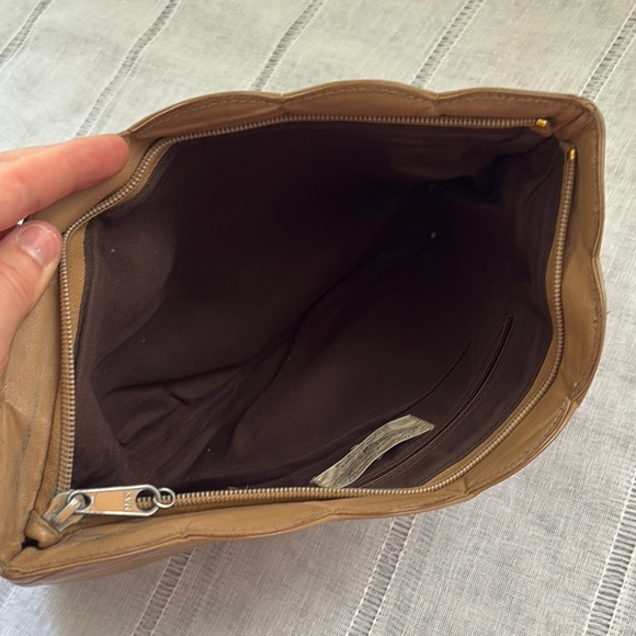 New Fashion Collection Vintage Leather Clutch with Scalloped Edge - Picture 6 of 10